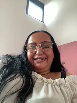 GiaNahomi online show from January 25, 2025, 8:31 pm