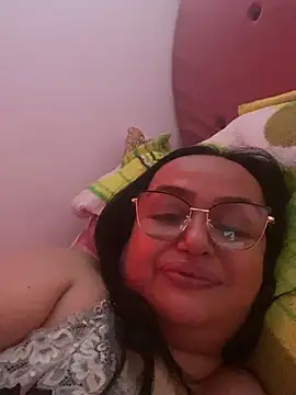 GiaNahomi online show from January 5, 2025, 7:28 pm