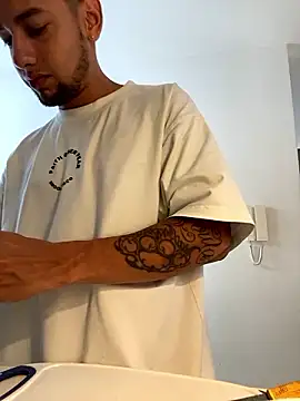 Snapshot of MrSoulMommy chatting on December 4, 2024, 4:10 pm MrSoulMommy online show from December 4, 2024, 4:10 pm