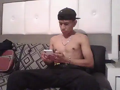 oiram27 online show from November 16, 2025, 2:16 am