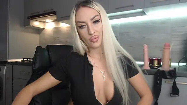 queenzoora online show from November 10, 2025, 10:59 pm