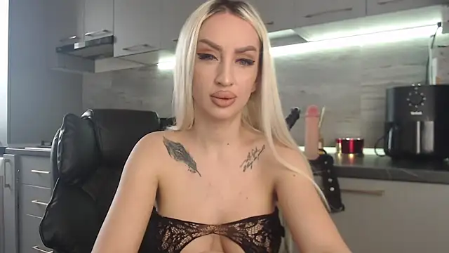 Snapshot of queenzoora chatting on February 26, 2026, 10:37 am queenzoora online show from February 26, 2026, 10:37 am