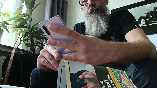 Kingsscepter online show from April 13, 2026, 4:11 pm