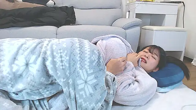 Snapshot of nmnk_CH chatting on October 24, 2025, 12:31 am nmnk CH online show from October 24, 2025, 12:31 am