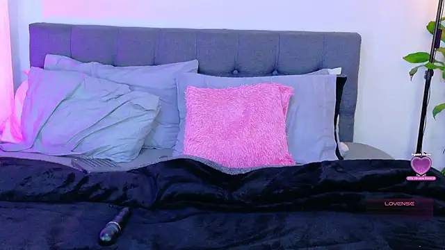 Rouse Hilton online show from September 29, 2025, 9:20 pm