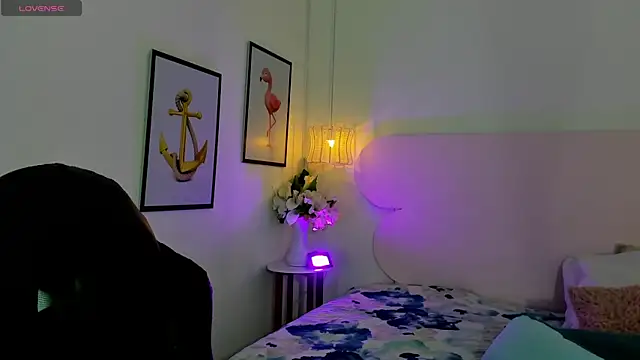 naomiii   online show from September 29, 2025, 11:49 am