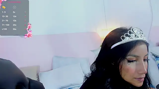 naomiii   online show from September 25, 2025, 12:11 pm