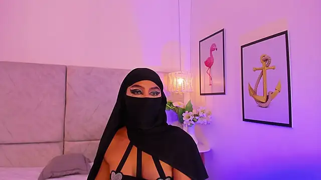 naomiii   online show from November 17, 2025, 11:58 am