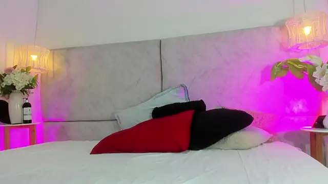 naomiii   online show from March 25, 2026, 11:42 am