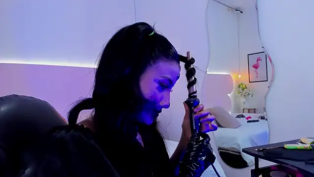 naomiii   online show from October 9, 2025, 12:17 pm