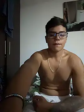 SantiagoReyesFtt online show from July 26, 2026, 9:05 am