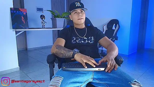 SantiagoReyesFtt online show from July 2, 2026, 5:46 am