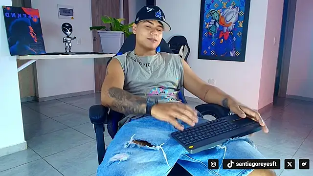 SantiagoReyesFtt online show from July 19, 2026, 1:36 am