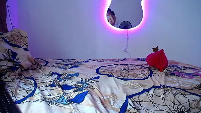 AMBER LOVE22 online show from February 14, 2025, 6:40 pm