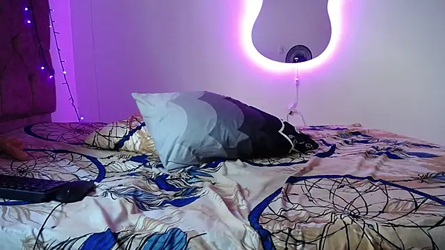 AMBER LOVE22 online show from February 14, 2025, 9:53 pm