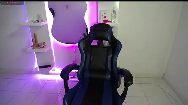 AMBER LOVE22 online show from September 12, 2025, 6:51 pm