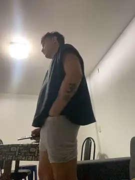 LCarreraa online show from March 1, 2025, 4:37 am