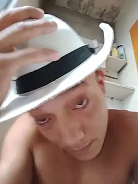 Snapshot of tayson_ chatting on June 10, 2026, 11:44 am tayson online show from June 10, 2026, 11:44 am