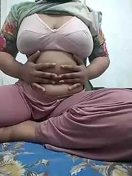 Snapshot of HenaAra chatting on March 1, 2026, 3:01 pm HenaAra online show from March 1, 2026, 3:01 pm