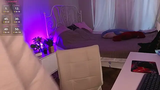 Nika Smit online show from October 5, 2025, 5:42 am