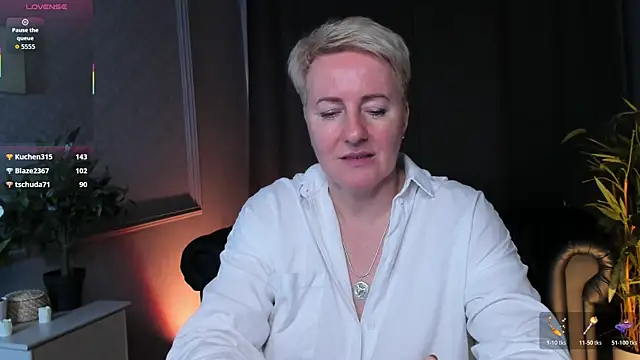 Nika Smit online show from April 25, 2026, 1:41 pm