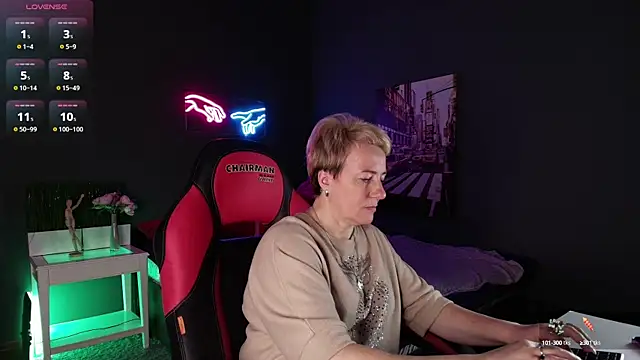 Nika Smit online show from October 3, 2025, 9:11 am