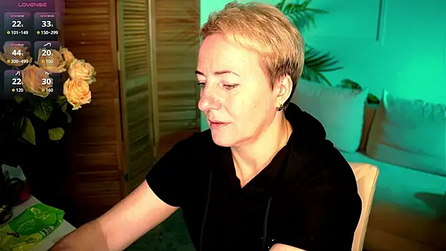 Nika Smit online show from September 27, 2025, 5:24 am