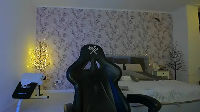 Snapshot of NancyLovee_ chatting on December 17, 2025, 2:44 pm NancyLovee online show from December 17, 2025, 2:44 pm