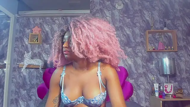 Snapshot of EMMAPARISS chatting on November 29, 2025, 11:43 am EMMAPARISS online show from November 29, 2025, 11:43 am