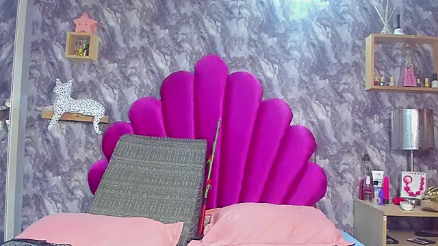 Snapshot of EMMAPARISS chatting on September 29, 2025, 12:33 pm EMMAPARISS online show from September 29, 2025, 12:33 pm