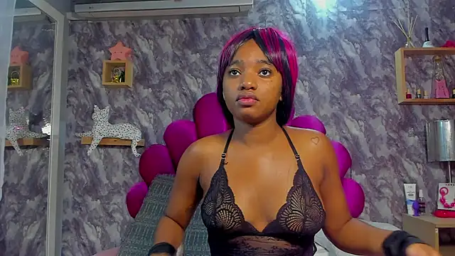 Snapshot of EMMAPARISS chatting on November 14, 2025, 12:20 pm EMMAPARISS online show from November 14, 2025, 12:20 pm