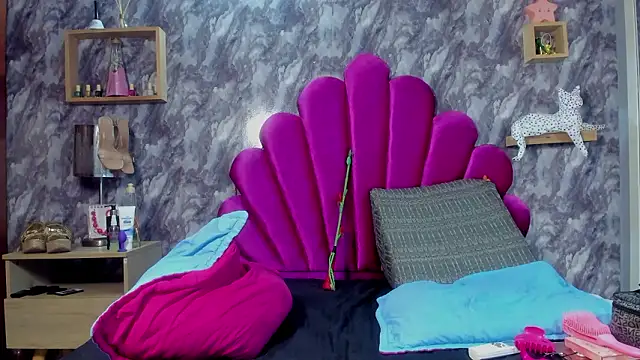 EMMAPARISS online show from January 17, 2026, 11:58 am