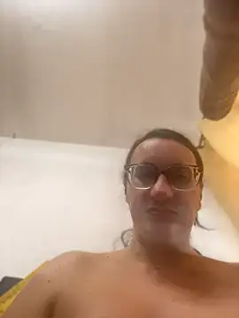 gloria7v05 online show from April 13, 2026, 1:48 pm