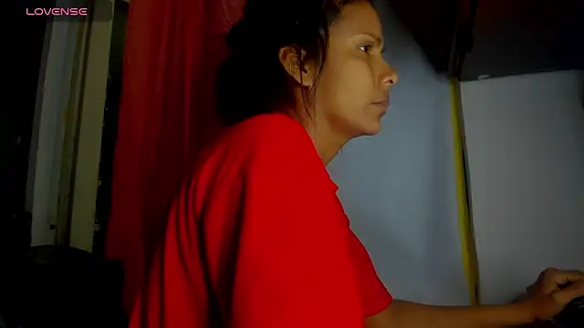 Nenita Hot  online show from December 19, 2025, 2:08 pm