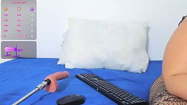 Snapshot of khloe_teffy chatting on November 11, 2025, 10:58 pm khloe teffy online show from November 11, 2025, 10:58 pm