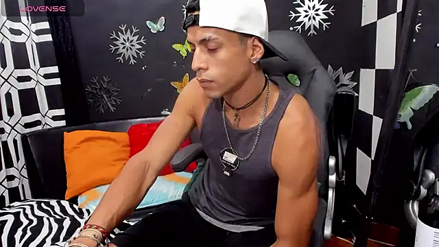 Snapshot of MikeRose94 chatting on April 12, 2026, 6:00 pm MikeRose94 online show from April 12, 2026, 6:00 pm
