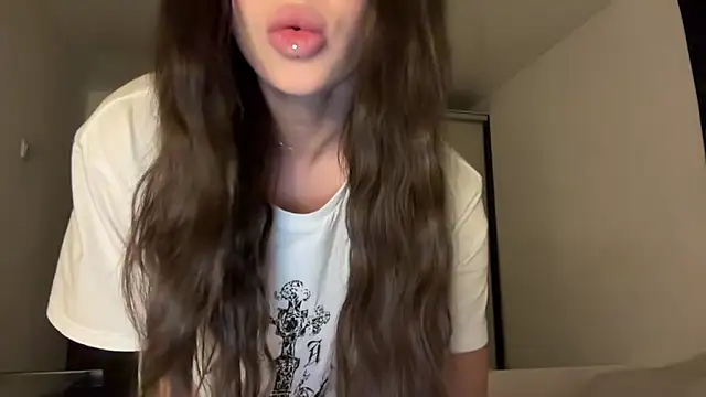 Snapshot of ur_molly chatting on September 28, 2025, 12:56 pm ur molly online show from September 28, 2025, 12:56 pm