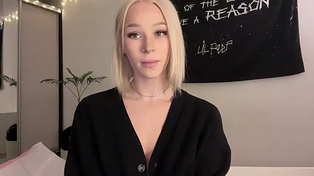 ur molly online show from April 27, 2026, 1:42 pm