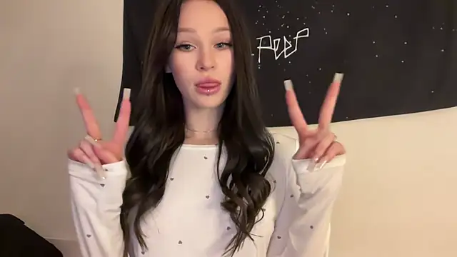 Snapshot of ur_molly chatting on October 24, 2025, 1:04 am ur molly online show from October 24, 2025, 1:04 am