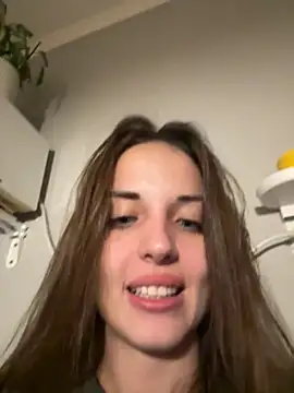 AmiLavs online show from October 9, 2025, 8:31 pm