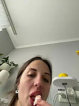 AmiLavs online show from April 18, 2026, 10:39 am