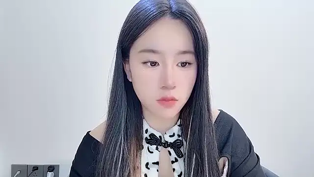 chloe-01 online show from December 16, 2025, 4:28 am