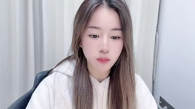 chloe-01 online show from December 30, 2024, 12:31 pm