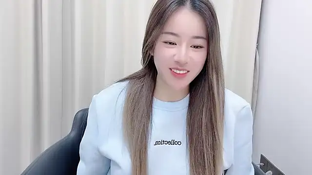 chloe-01 online show from January 15, 2025, 12:15 pm