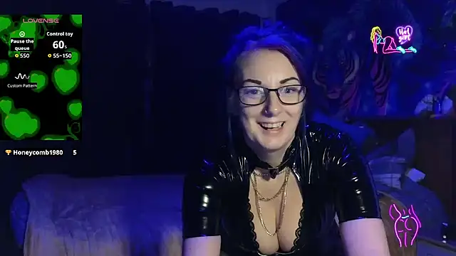 tattoomilf86 online show from February 9, 2026, 8:40 pm