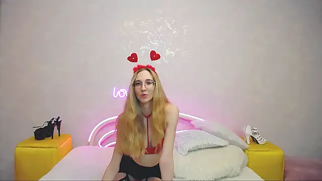 KlaryBrait online show from February 17, 2025, 2:28 pm