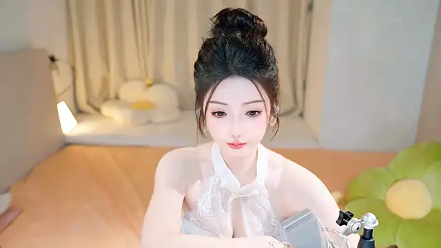 Snapshot of Eimile chatting on December 21, 2024, 6:11 pm Eimile online show from December 21, 2024, 6:11 pm