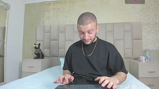 Snapshot of MaximusDick1_ chatting on November 14, 2025, 4:27 am MaximusDick1 online show from November 14, 2025, 4:27 am