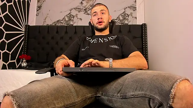 MaximusDick1  online show from May 31, 2026, 11:38 am