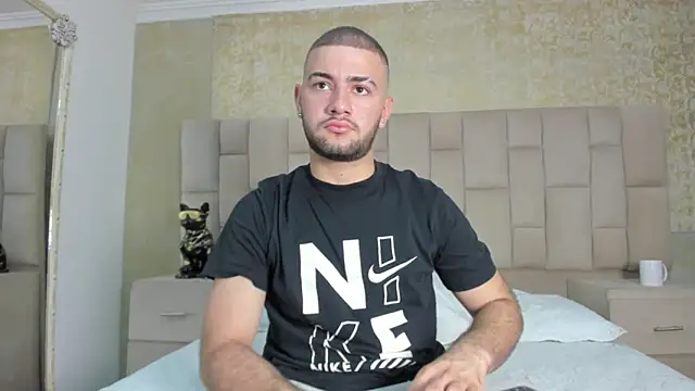 Snapshot of MaximusDick1_ chatting on October 9, 2025, 3:18 am MaximusDick1 online show from October 9, 2025, 3:18 am